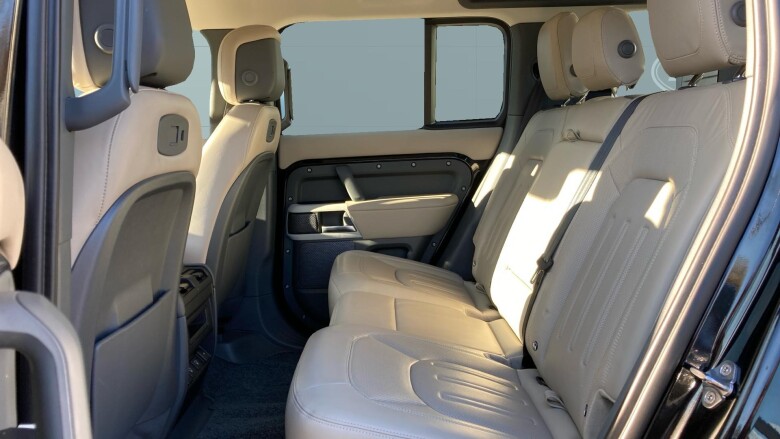 Land Rover Defender 3.0 D300 HSE 110 5dr Auto Diesel Estate